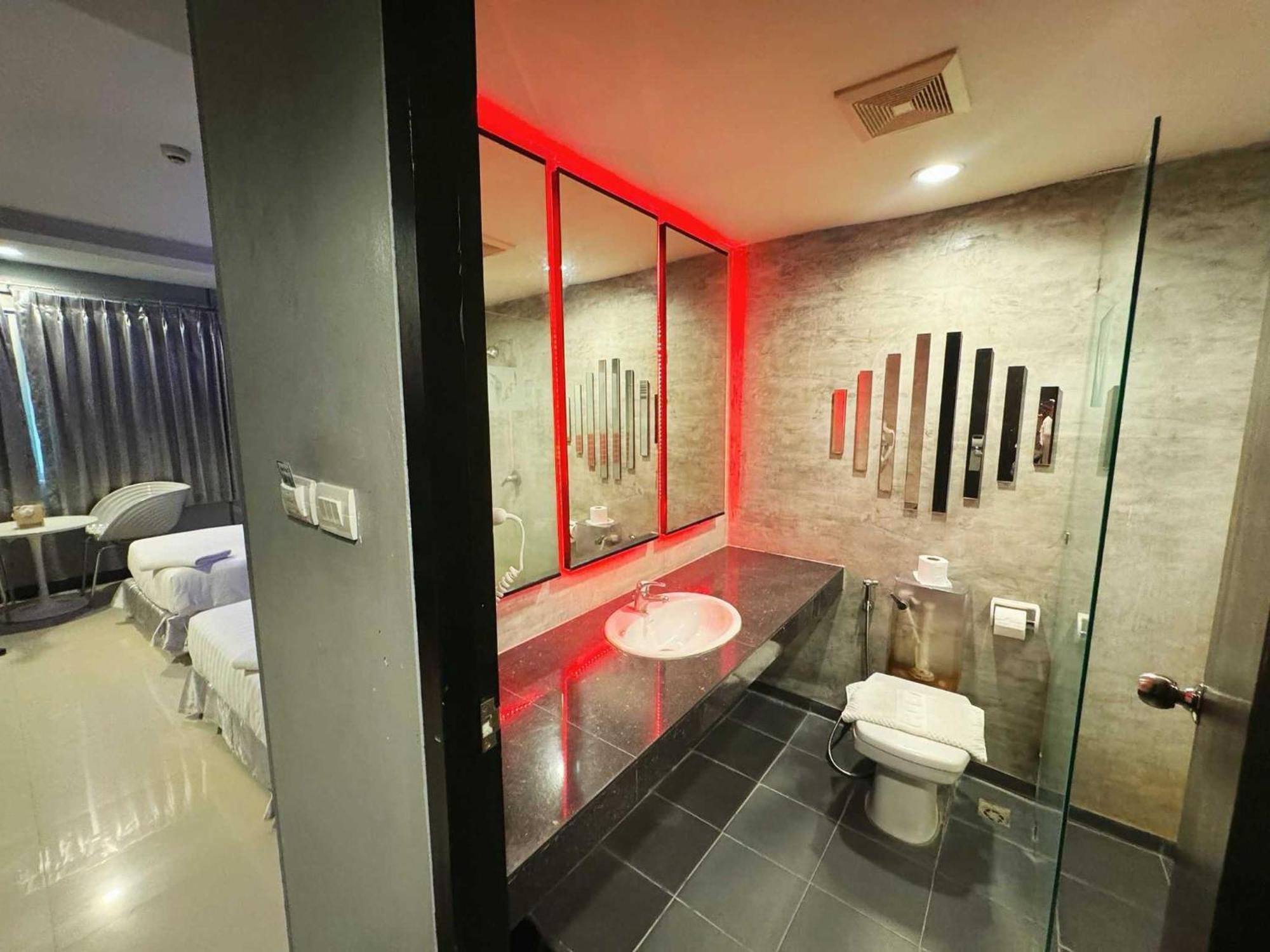 Capital O 75514 Vasidtee City Hotel Suphan Buri Eksteriør bilde